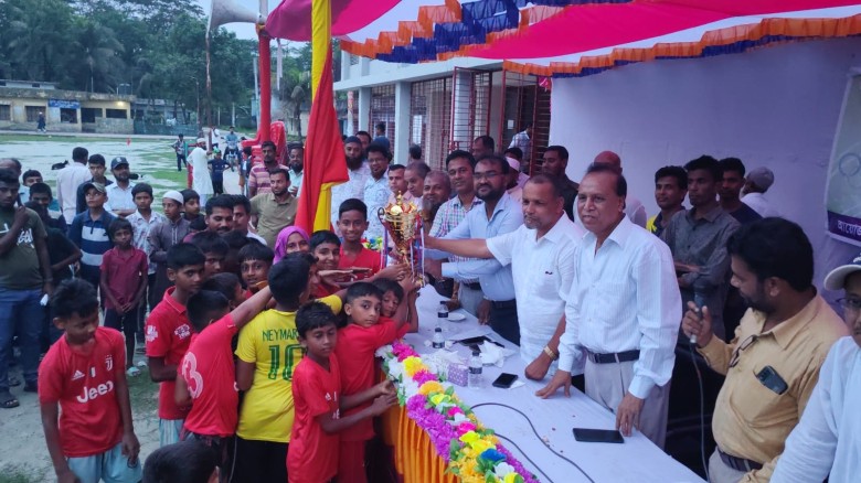 ঝালকাঠির কাঠালিয়ায় প্রাথমিক বিদ্যালয় গোল্ডকাপ ফুটবল টুর্নামে
