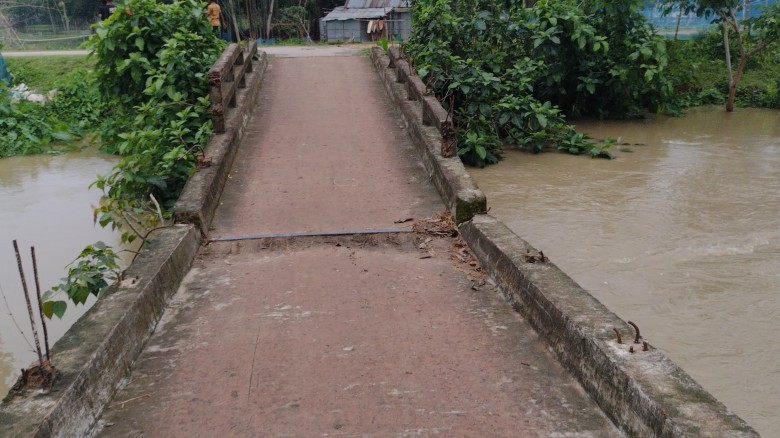 কুলাউড়ার রাউতগাঁও ইউনিয়নের ভবানীপুর গ্রামে ফানাই নদীর ওপর দে