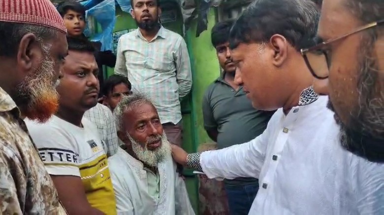 গাজীপুরে নিহত পরিবারের পাশে এমপি ডা. কেএম বাবর