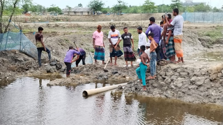 অবশেষে কালিগঞ্জের মহেশ্বরপুর খাল উন্মুক্ত করলো স্থানীয় জনসা