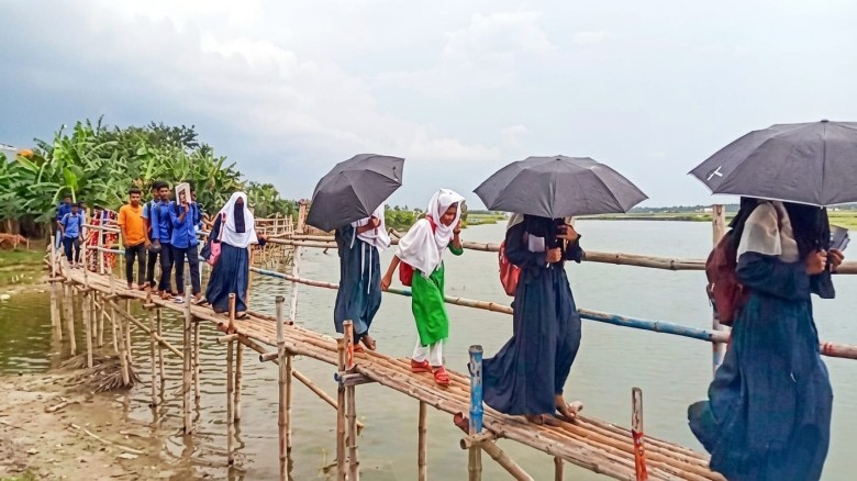 ৭ গ্রামের মানুষের ভরসা একটিমাত্র সাঁকো