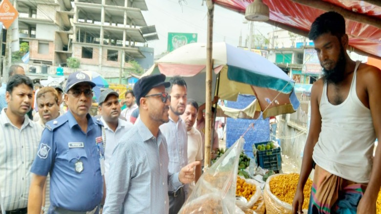 ফুটপাত-সড়ক দখলমুক্ত করতে কালীগঞ্জে বিশেষ উচ্ছেদ অভিযান