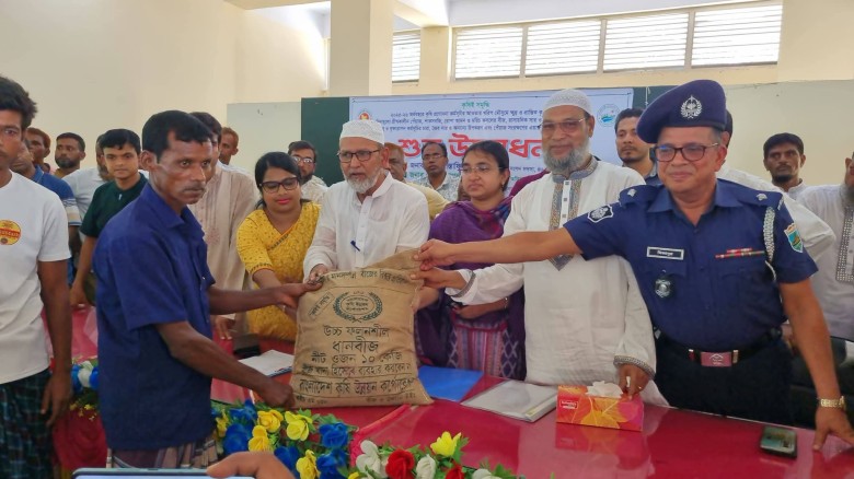সাপাহারে কৃষি প্রণোদনার উপকরণ বিতরণের উদ্বোধন করেনএমপি মোস্তাফিজুর রহমান...